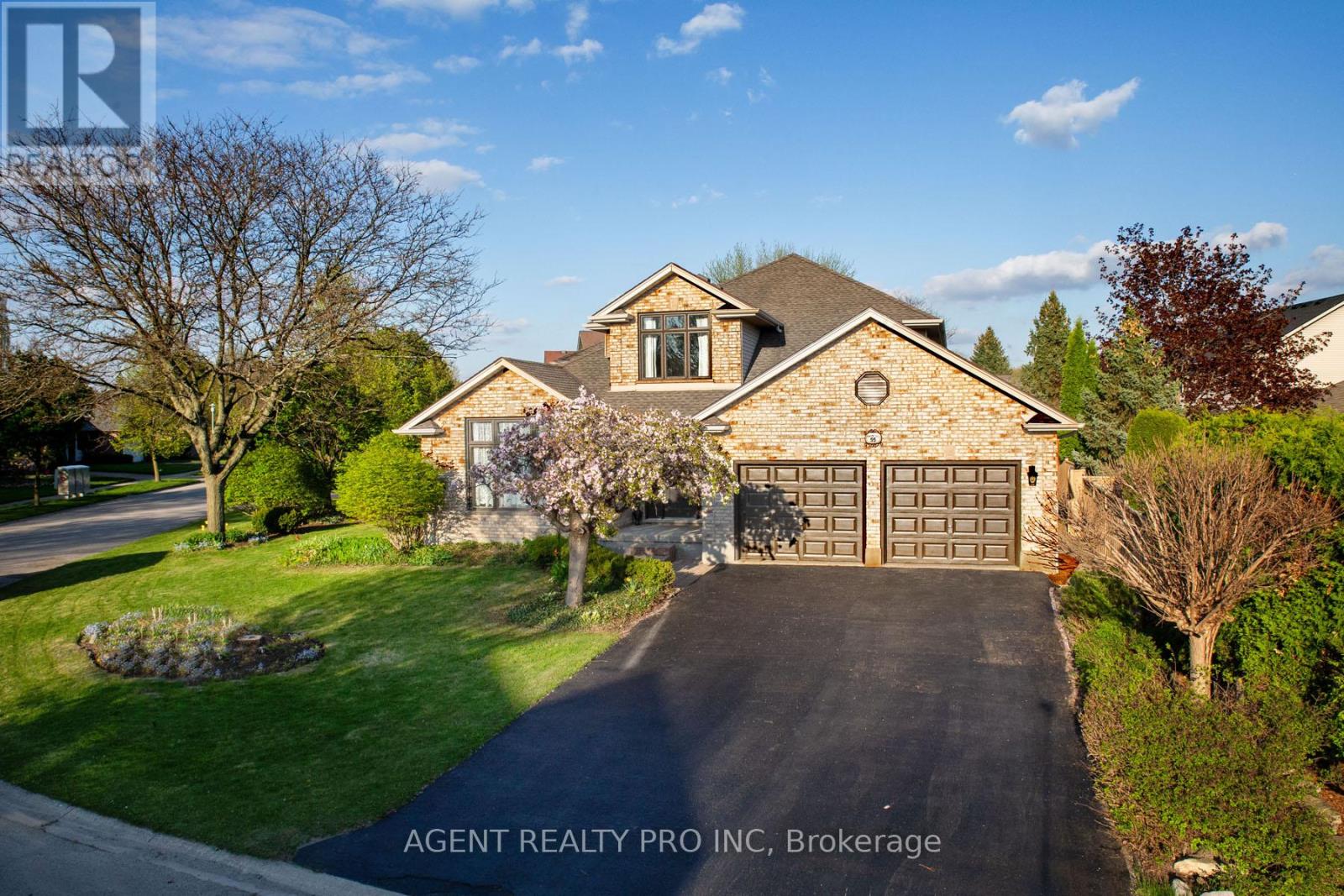 55 MORAINE CRESCENT, London North (North A)