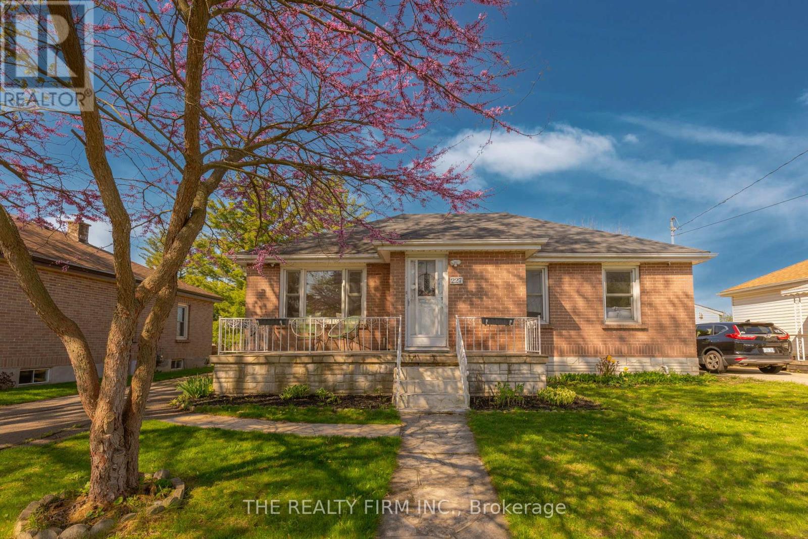 227 VANCOUVER STREET, London East (East H)