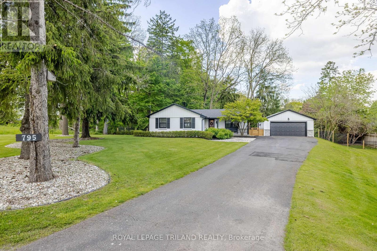 795 COMMISSIONERS ROAD W, London South (South C)
