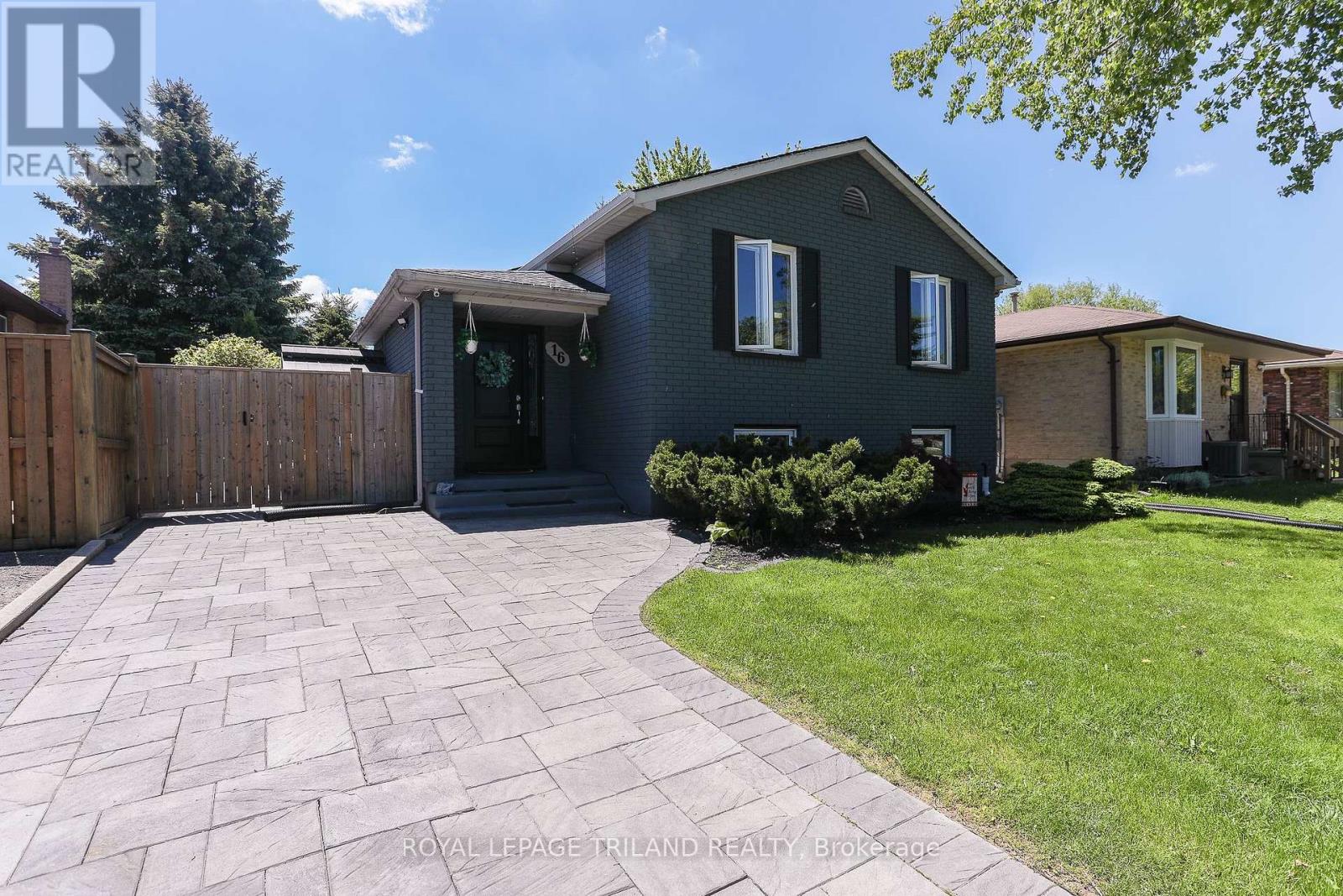 16 BLANCHARD CRESCENT, London North (North I)