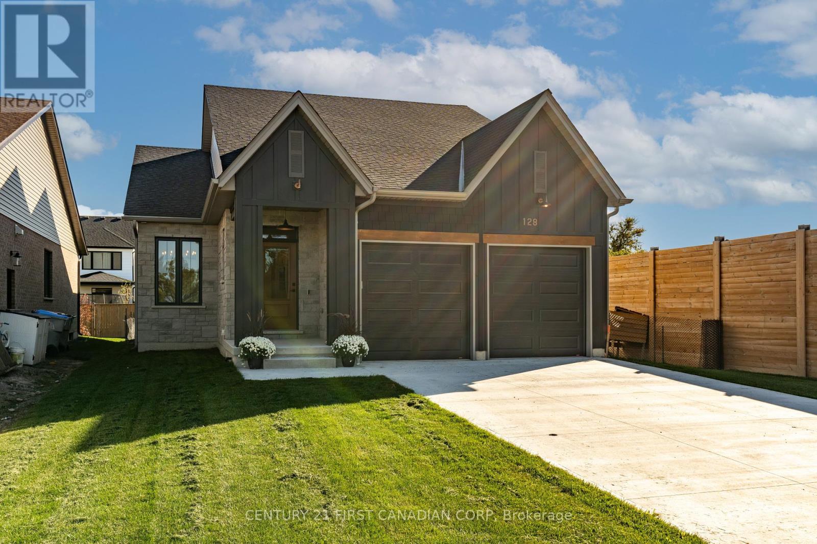 128 SCOTTS DRIVE, Lucan Biddulph (Lucan)