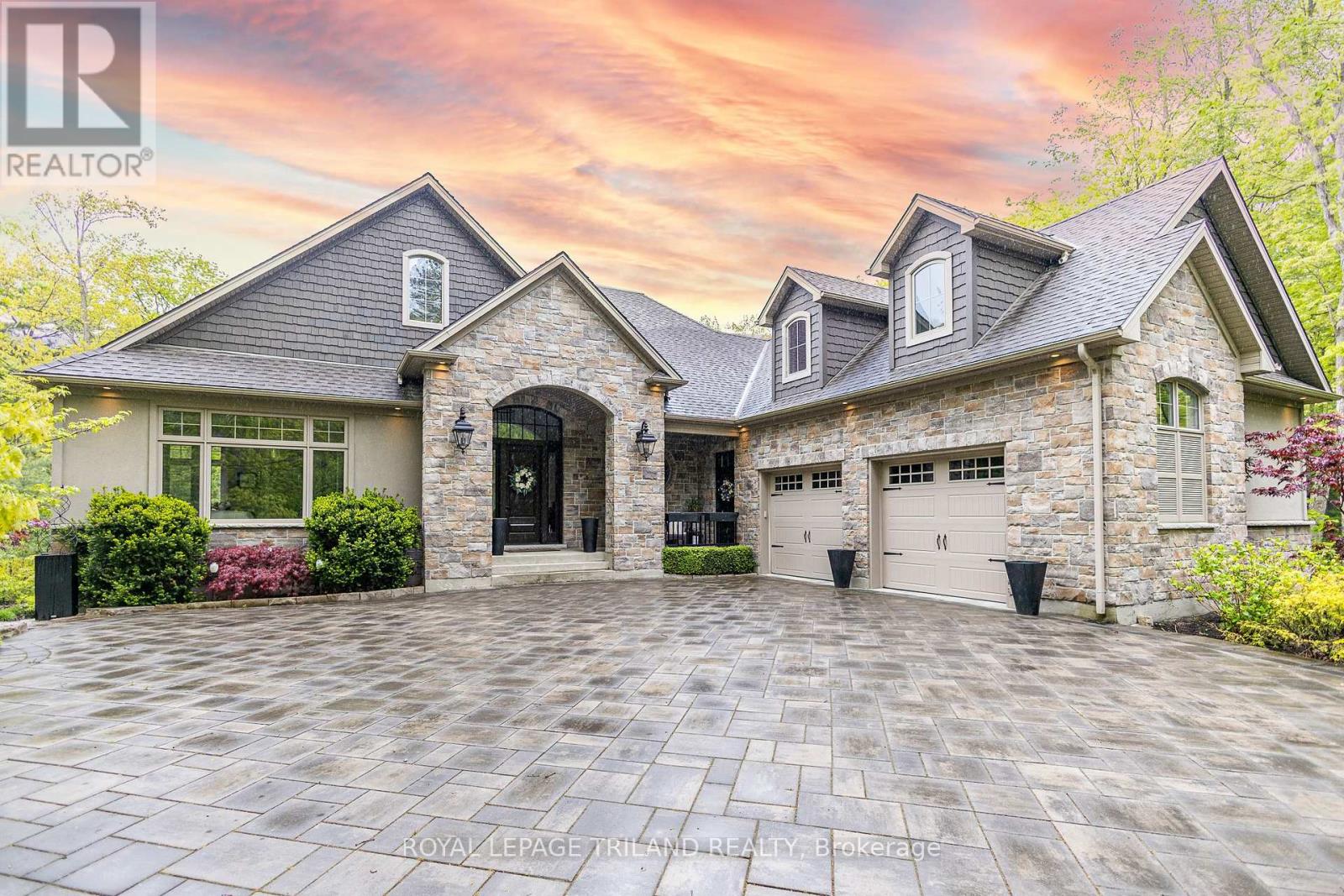 10445 PINETREE DRIVE, Lambton Shores (Grand Bend)