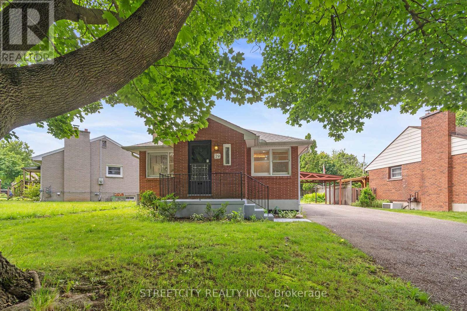 79 GLASS AVENUE, London East (East N)