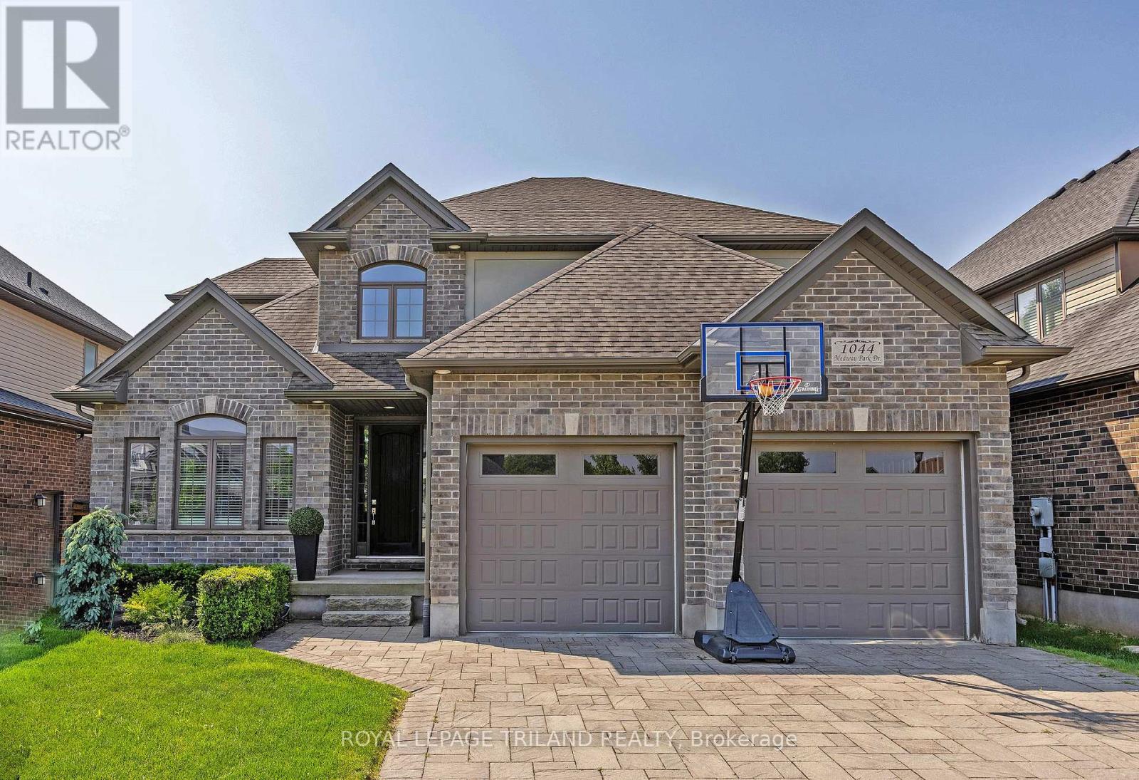 1044 MEDWAY PARK DRIVE, London North (North S)