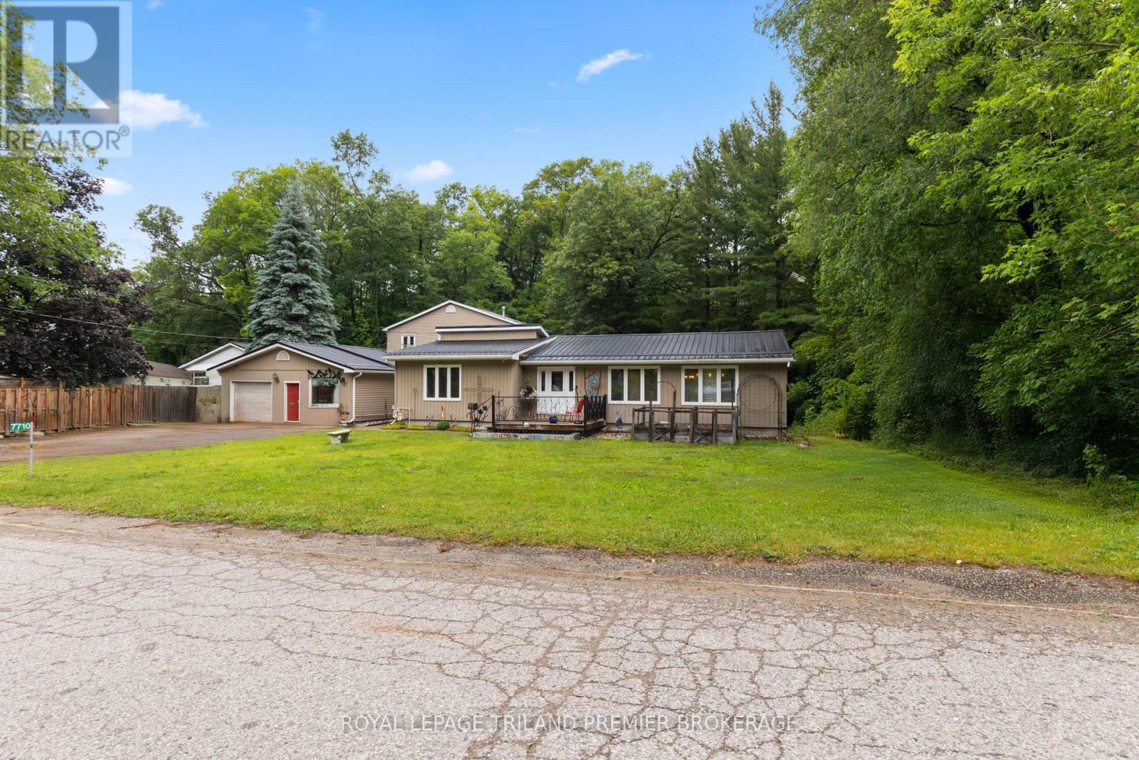 7710 CLAYTON STREET, Lambton Shores (Port Franks)