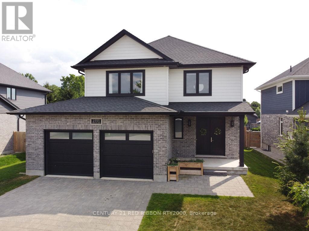 2555 TERRY FOX COURT, Strathroy-Caradoc (Mount Brydges)