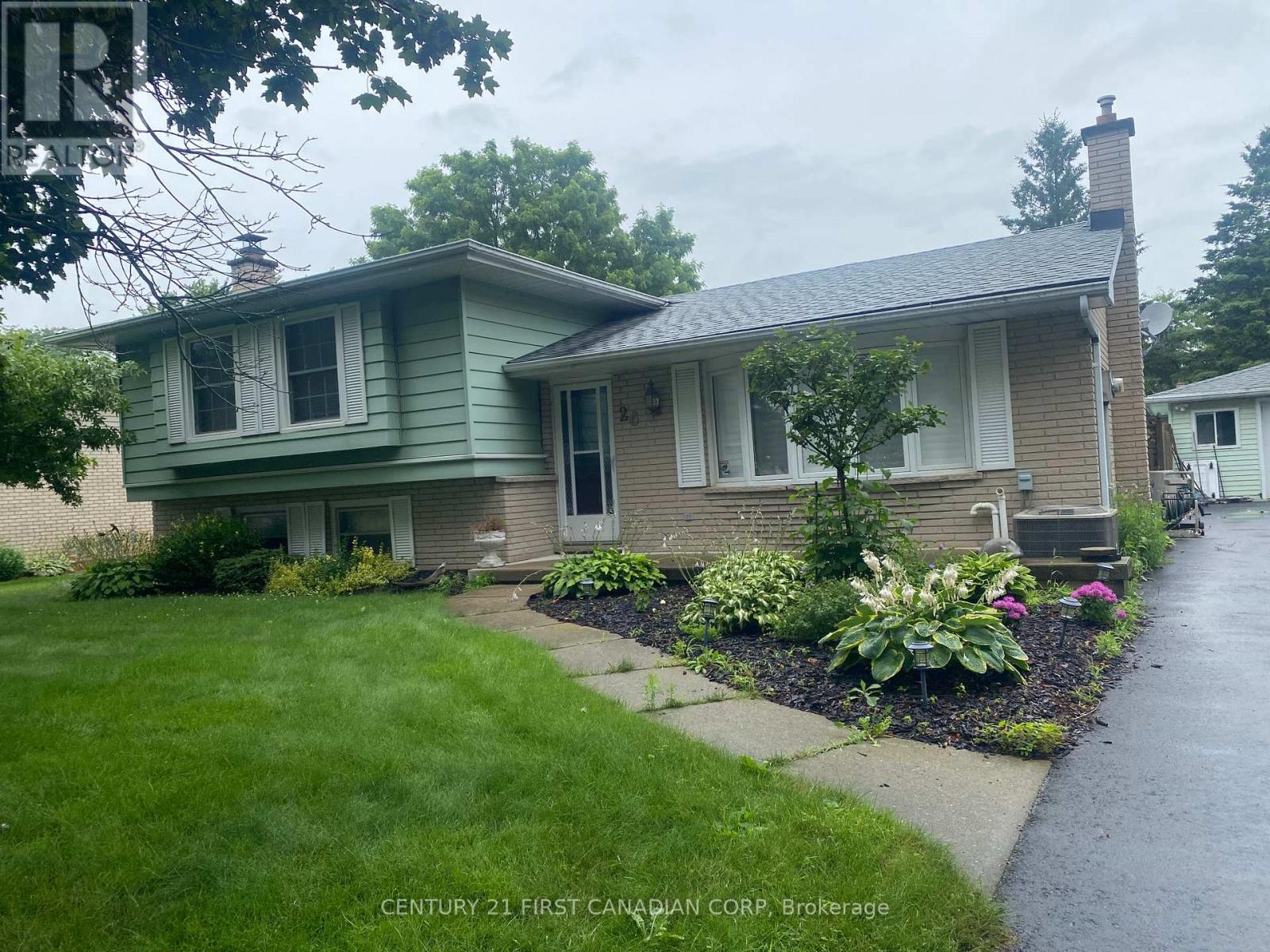 26 GUSTIN AVENUE, London South (South V)
