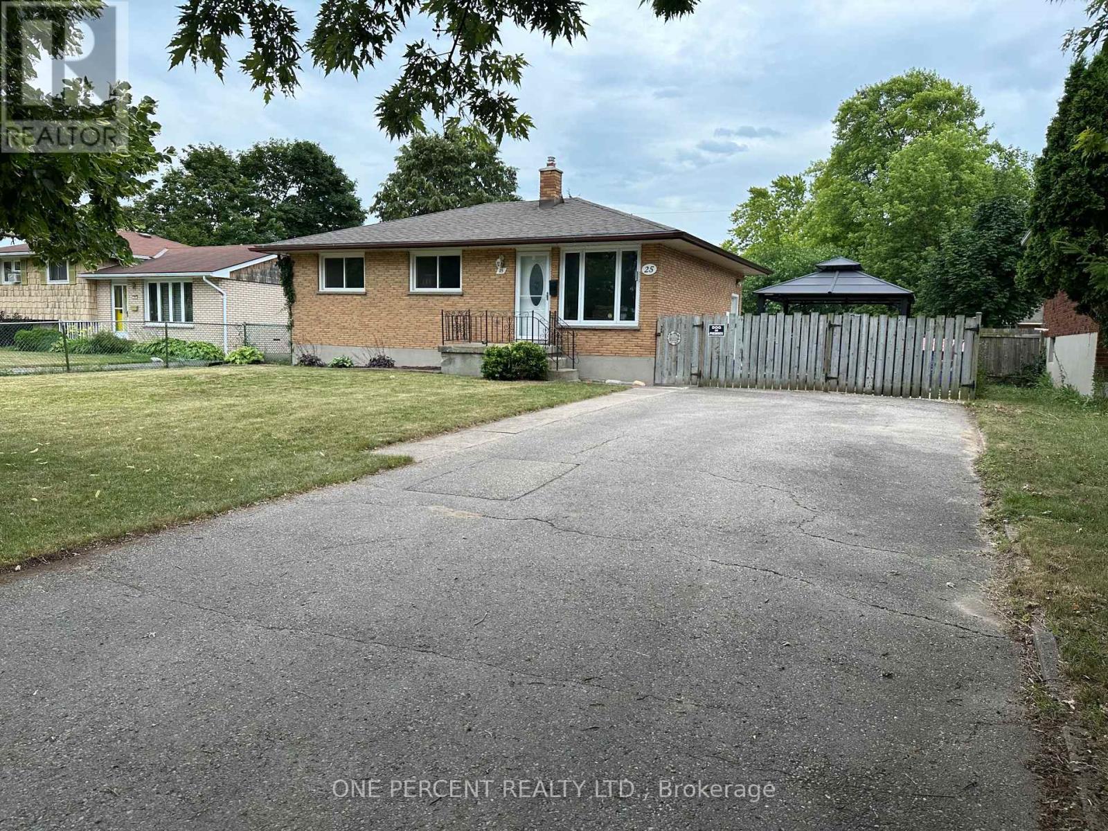 25 HAWKESBURY AVENUE, London East (East D)