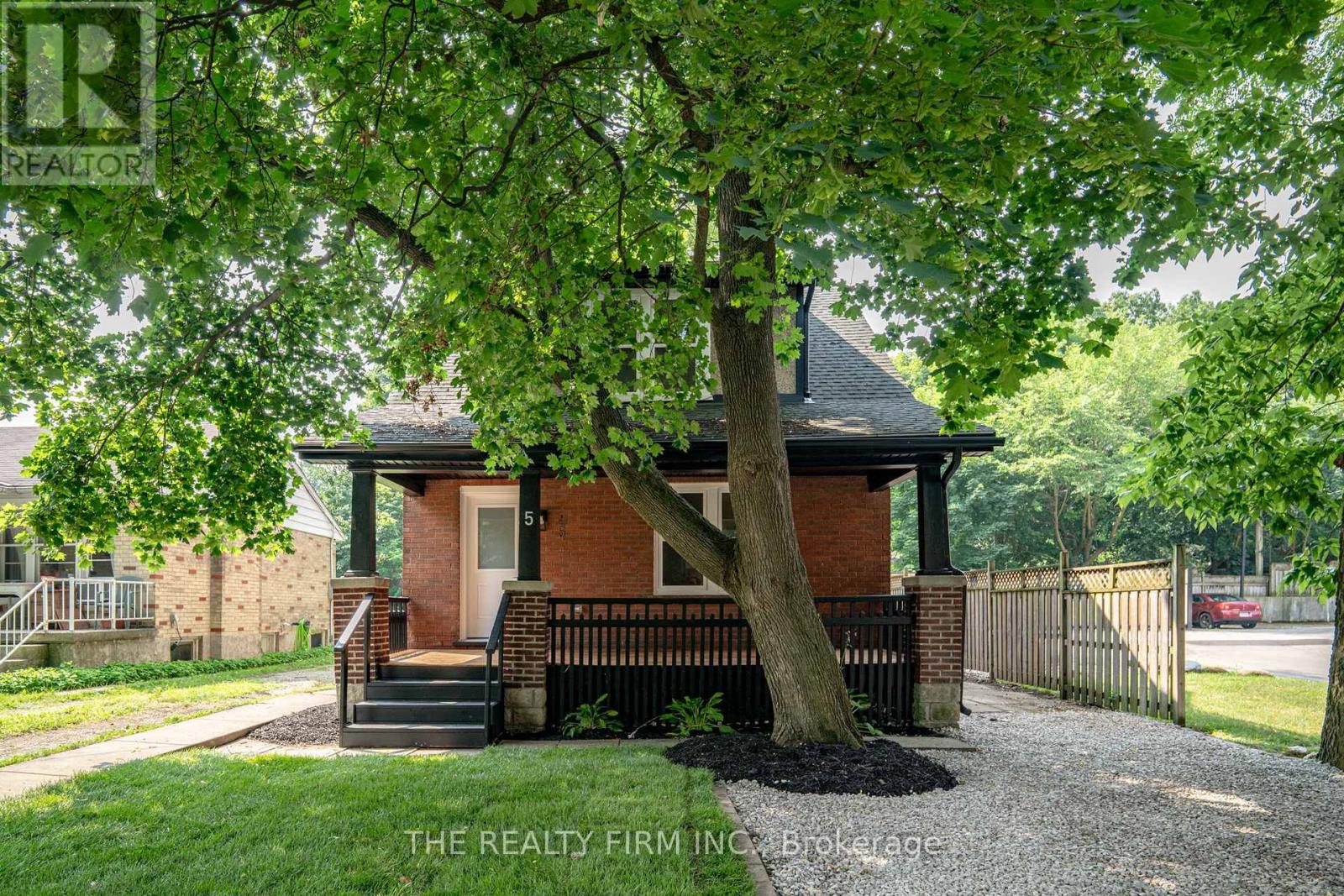 5 BEECHWOOD PLACE, London South (South F)