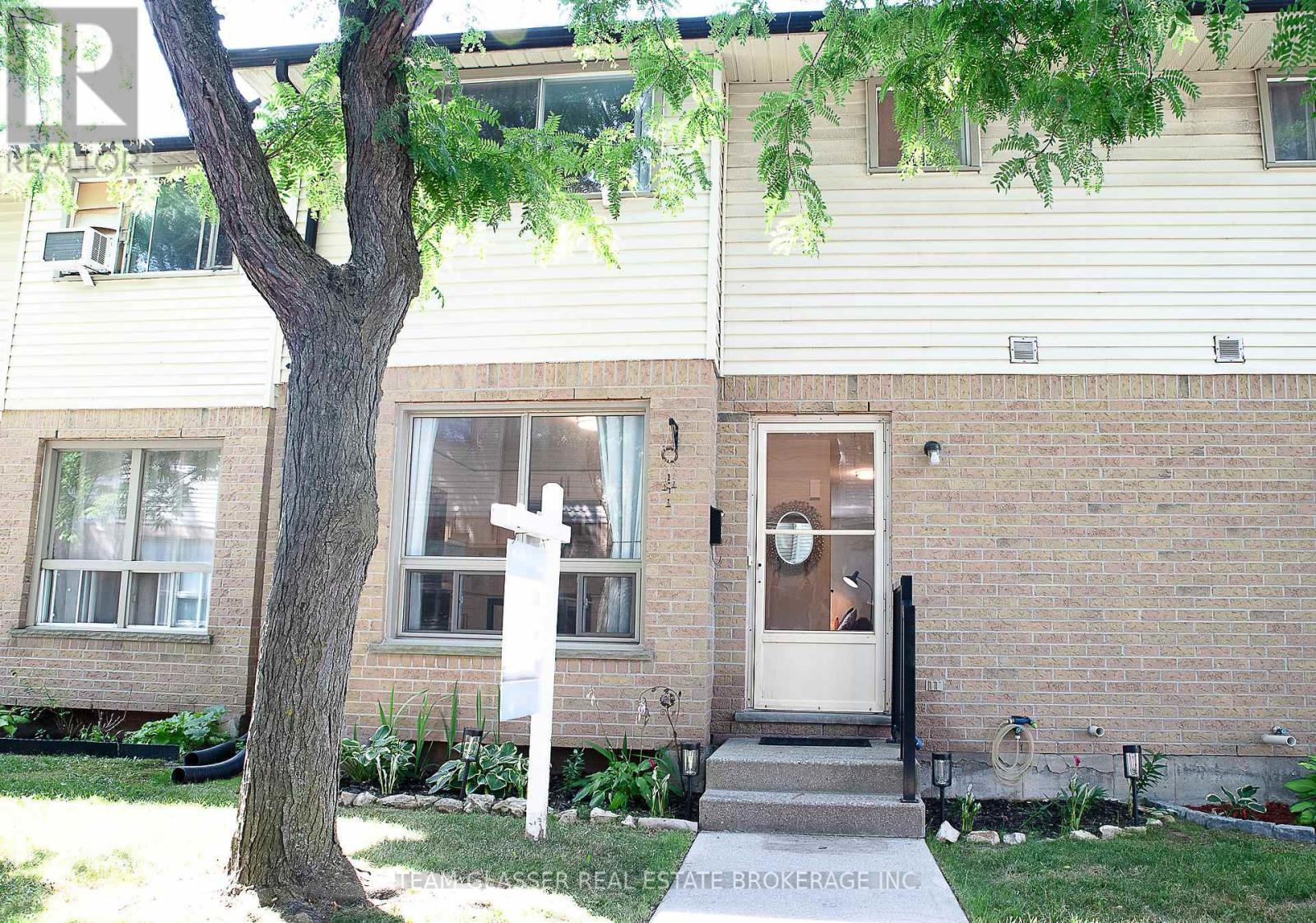51 - 126 BELMONT DRIVE, London South (South O)