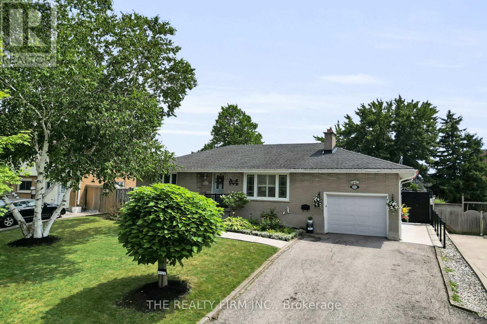 952 EAGLE CRESCENT, London South (South J)