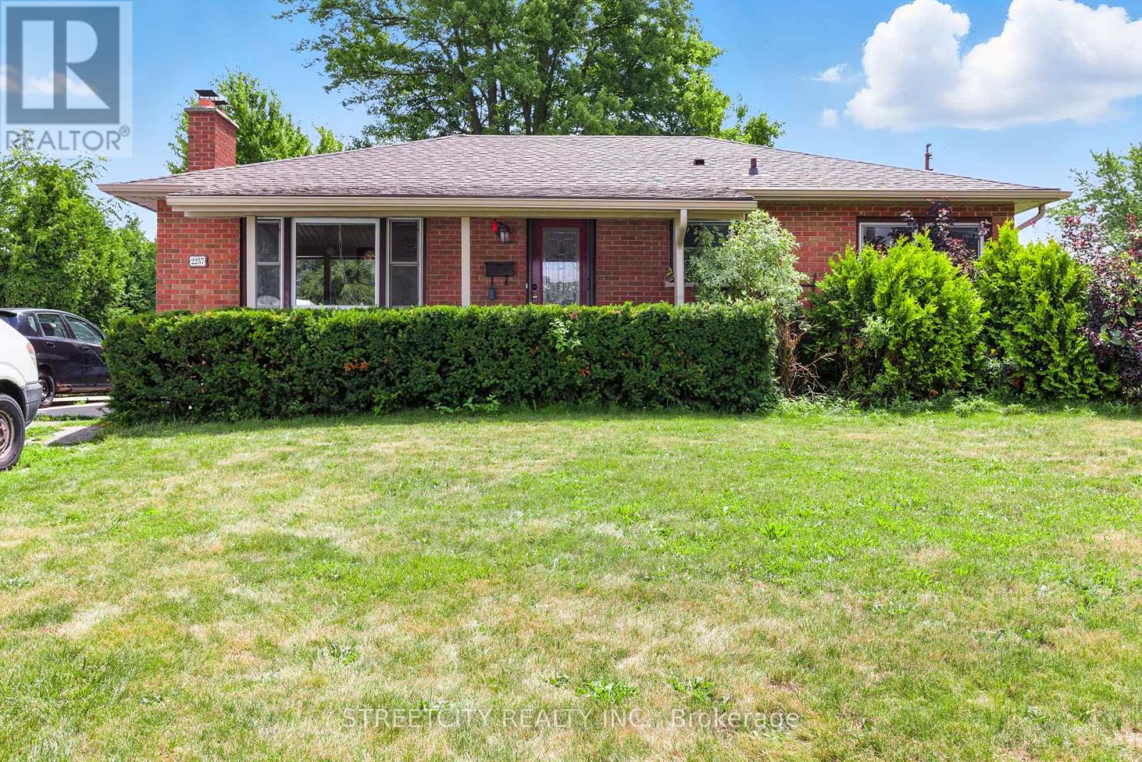 2257 TRAFALGAR STREET, London East (East I)