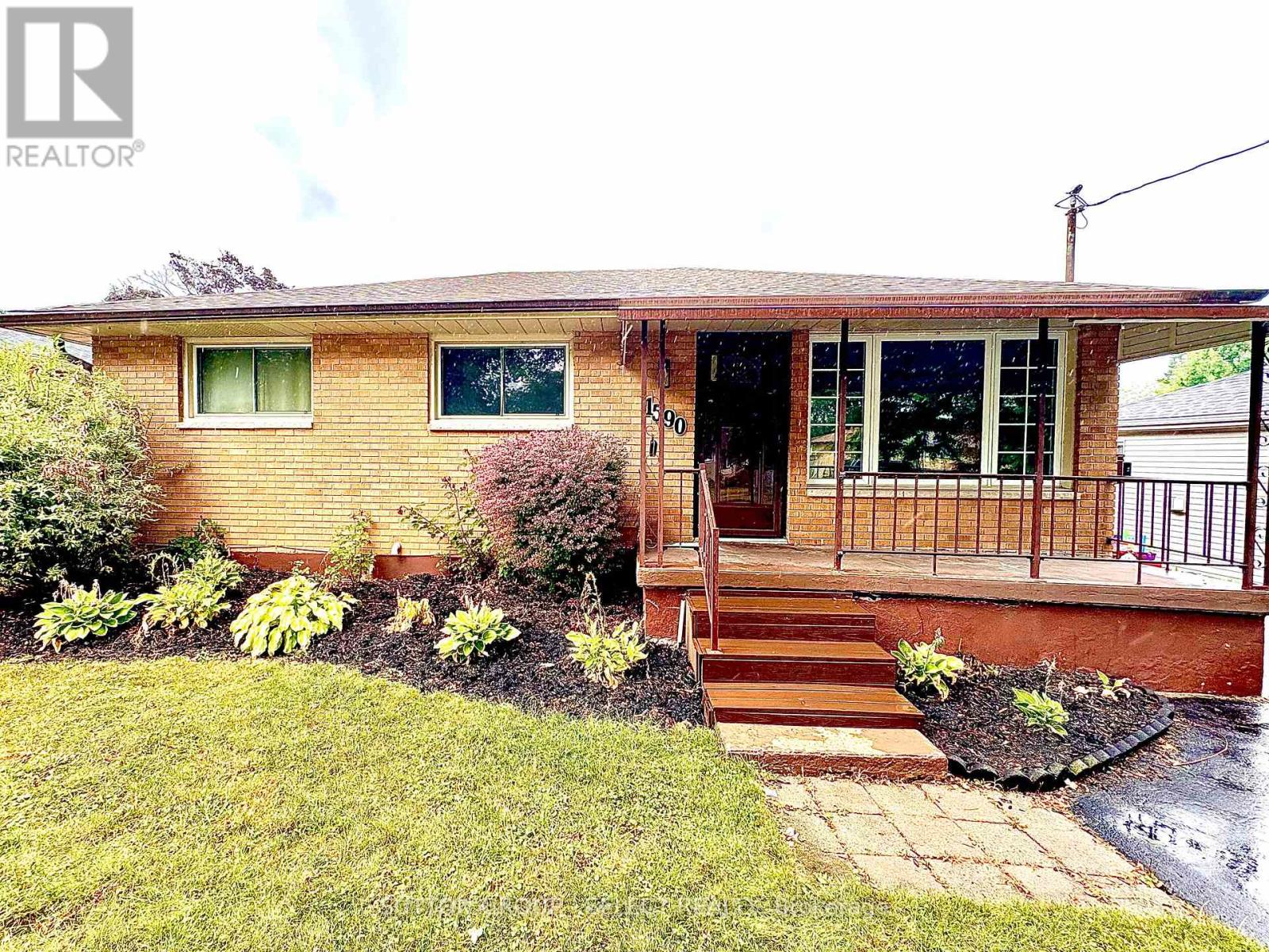1590 DIXIE STREET, London East (East H)