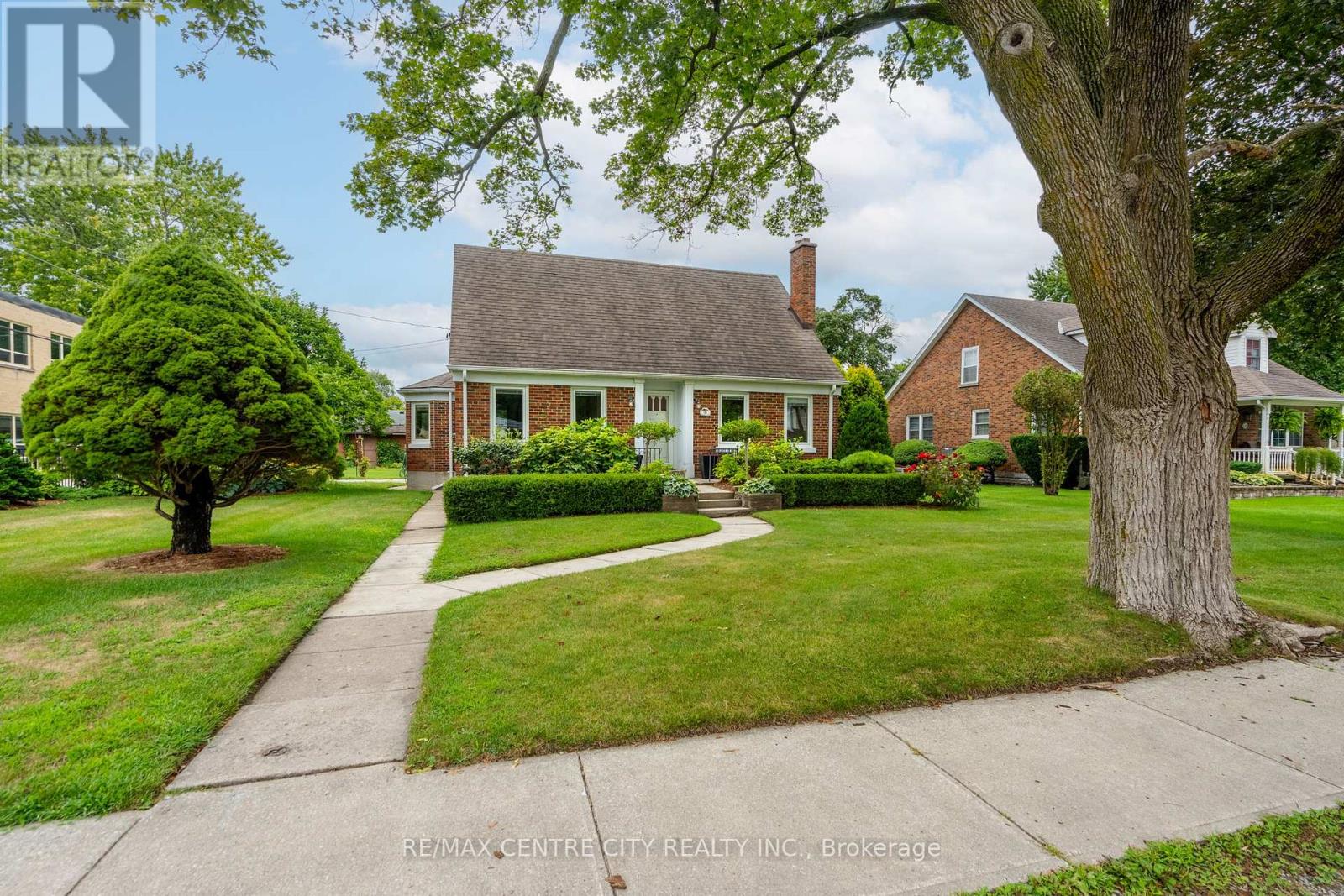 132 MARIA STREET, Strathroy-Caradoc (NW)
