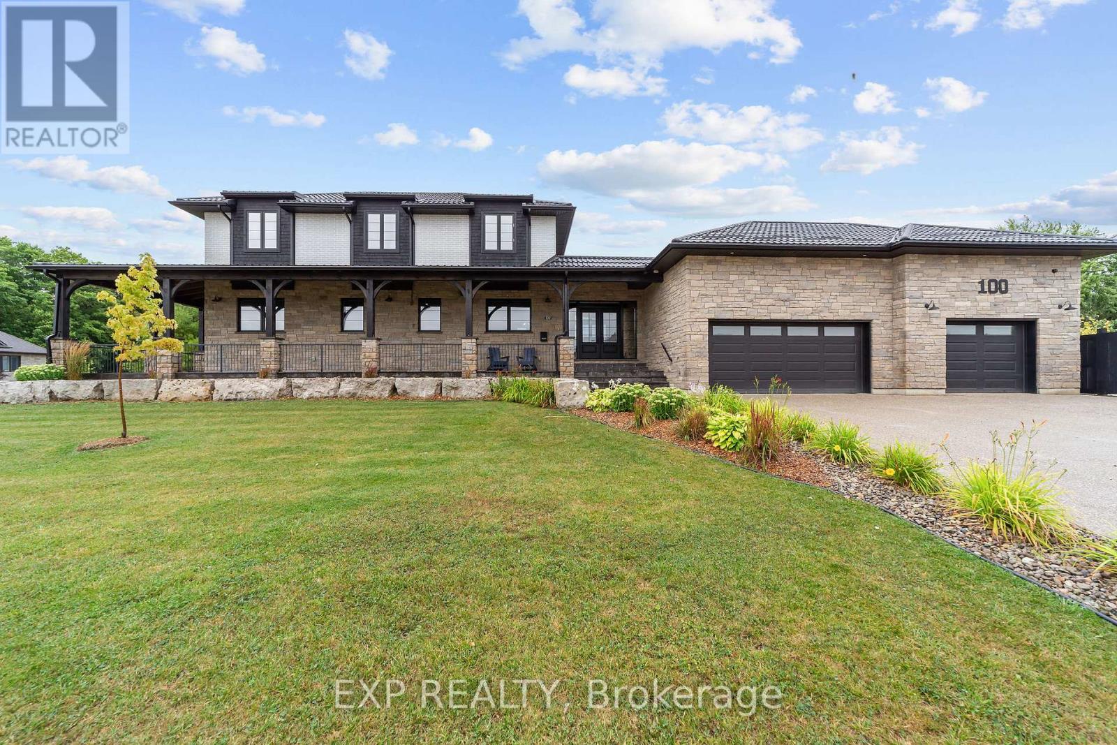 100 FIELD STREET, Lambton Shores (Forest)