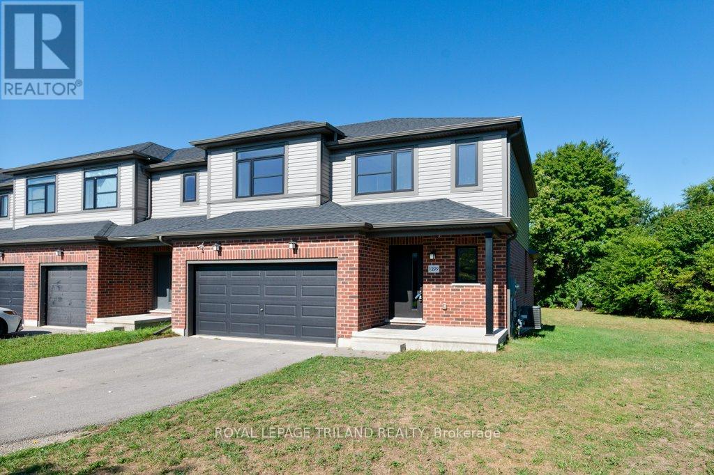1299 MICHAEL CIRCLE W, London East (East D)