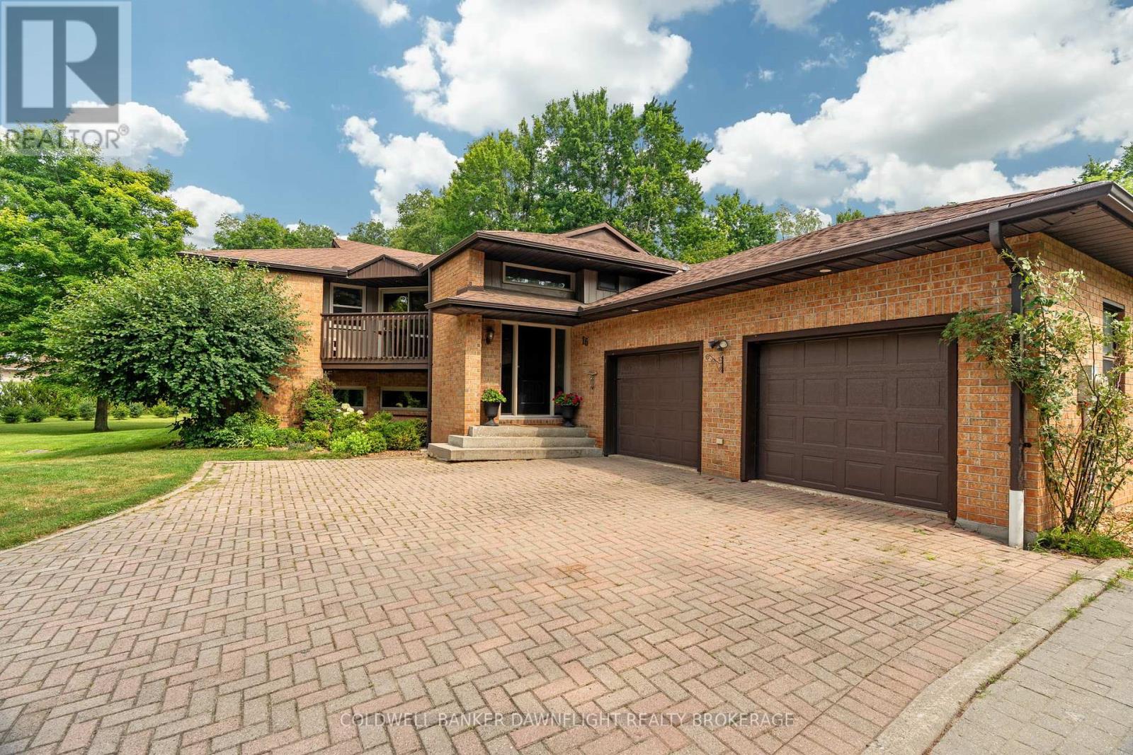 16 LANSDOWNE PARK CRESCENT, Middlesex Centre