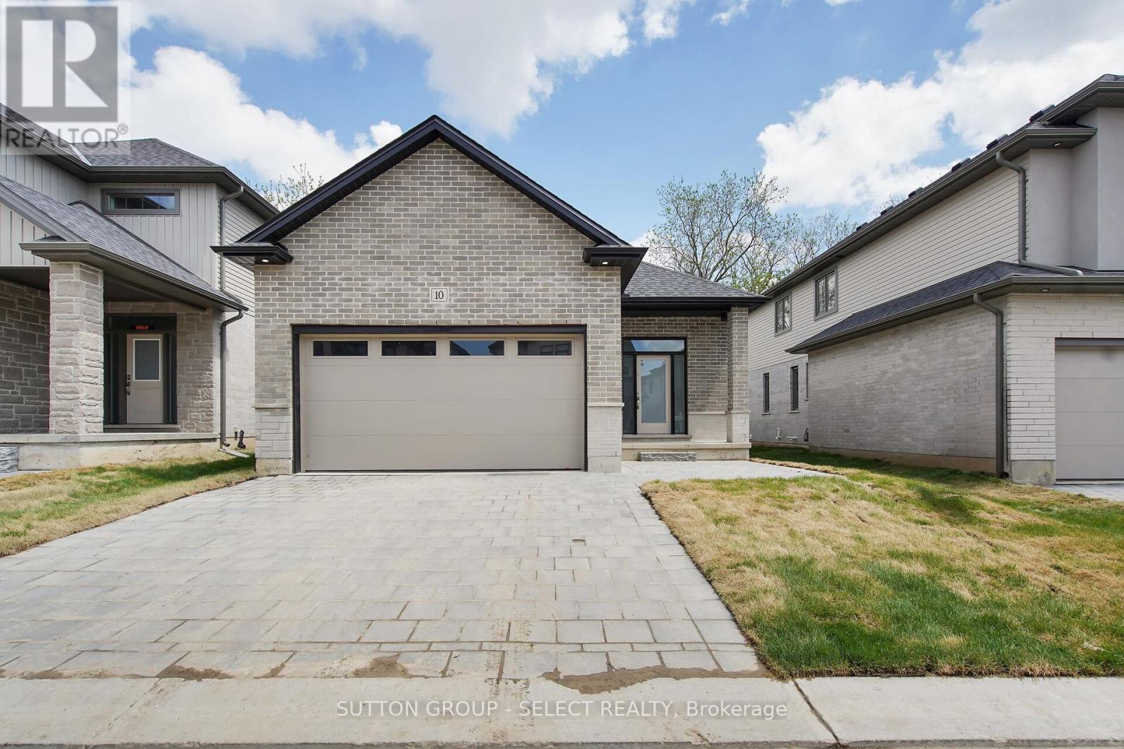 10 - 7966 FALLON DRIVE, Lucan Biddulph (Granton)