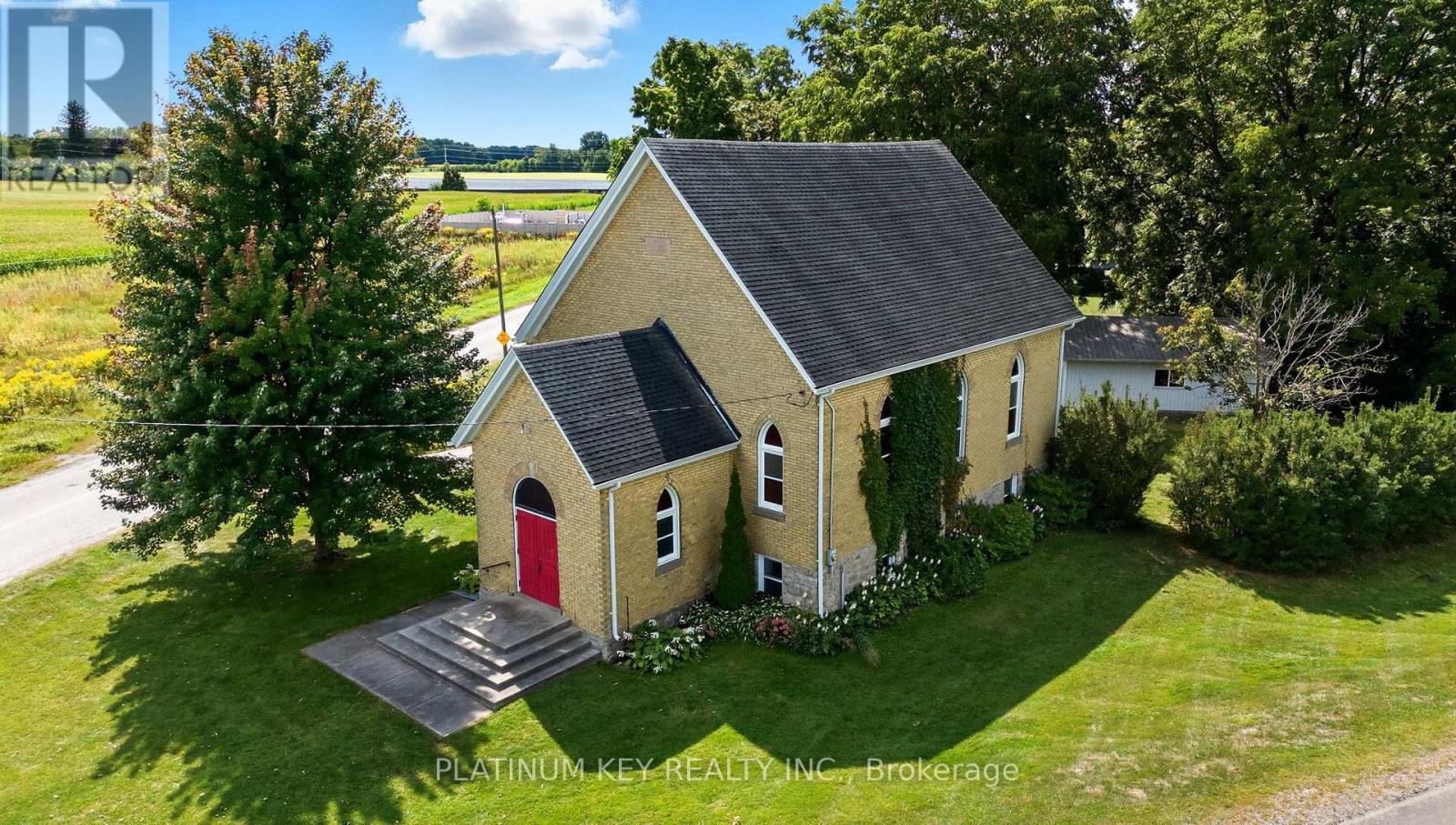 8546 FALCONBRIDGE DRIVE, Strathroy-Caradoc (Mount Brydges)