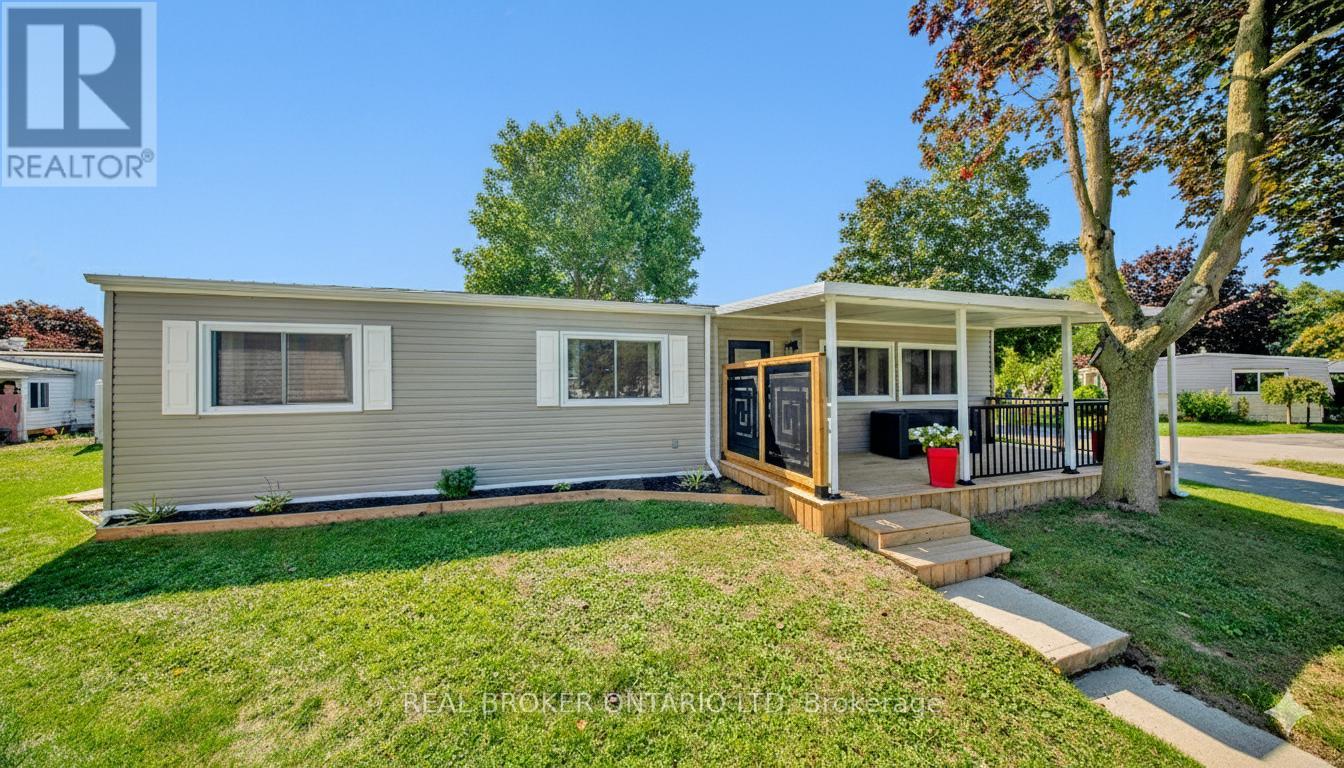 46 ST ANDREWS PLACE, South Huron (Stephen)