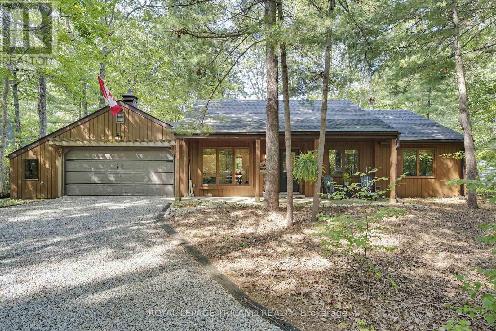 10087 BEAVER DAM CRESCENT, Lambton Shores (Grand Bend)