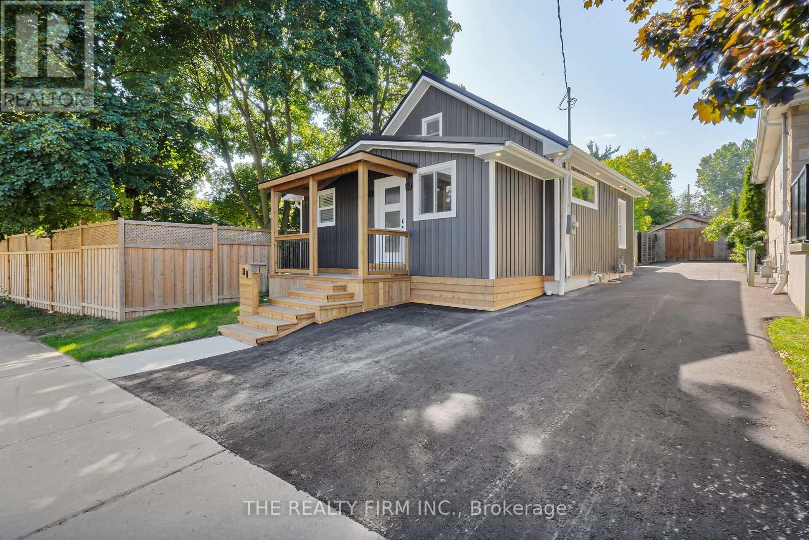 31 BRISCOE STREET W, London South (South E)