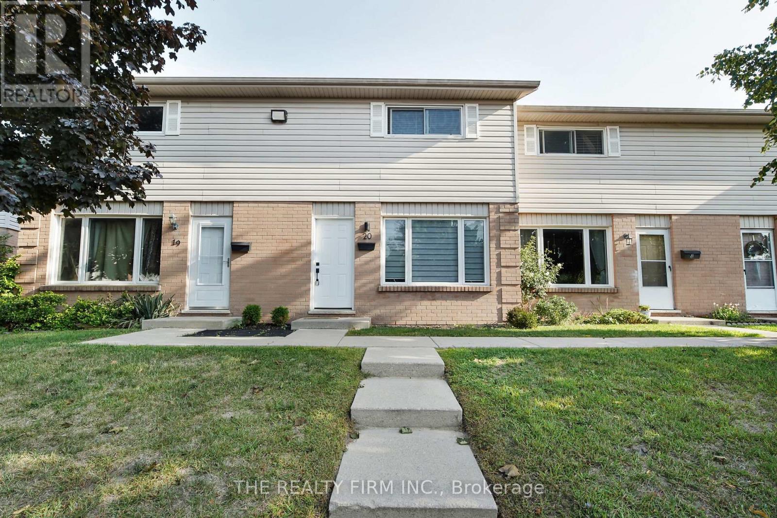 20 - 75 GATEWOOD PLACE S, London East (East A)