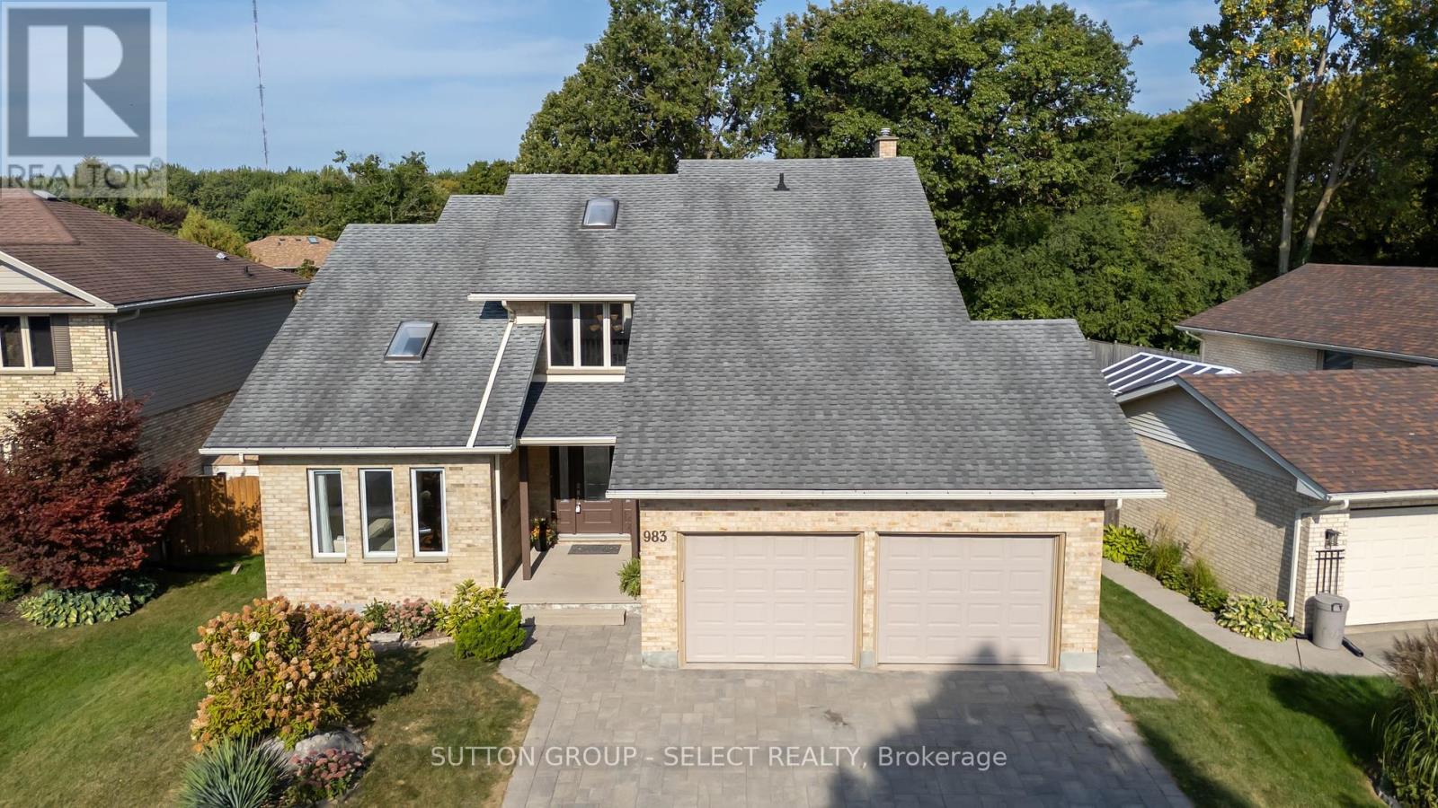 983 COUNTRY CLUB CRESCENT, London South (South Q)