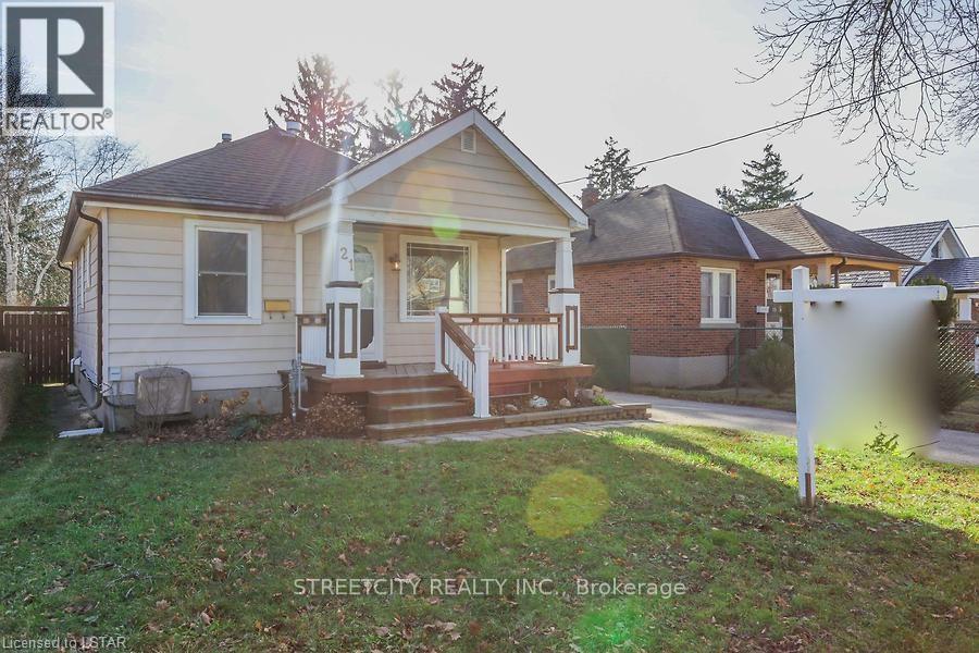 21 EASTMAN AVENUE, London East (East N)