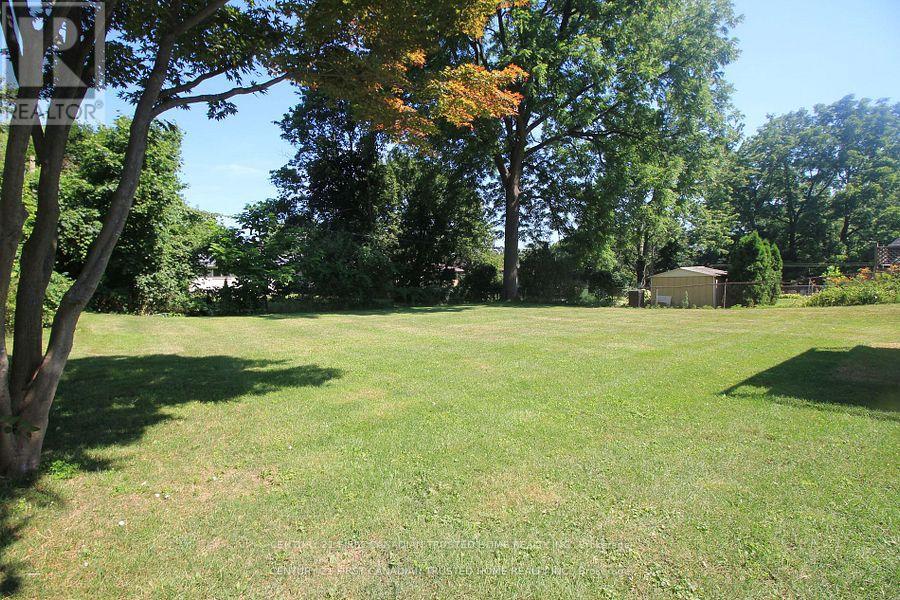 133 DEER PARK CIRCLE W, London North (North P)