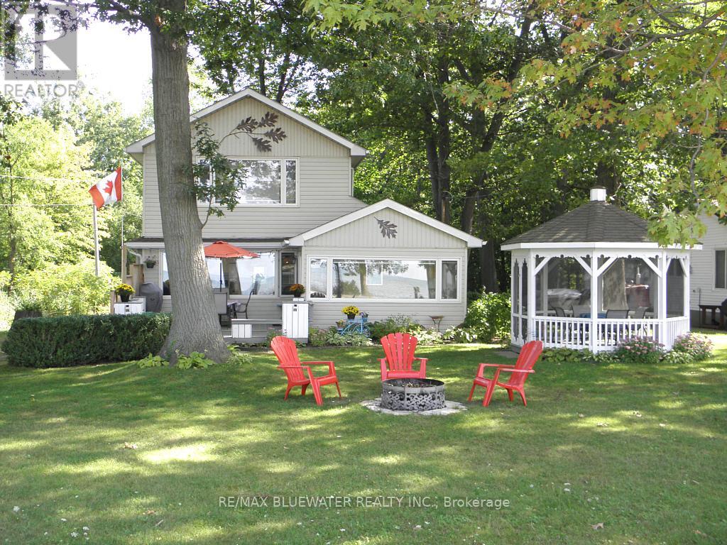 9714 LAKE ROAD, Lambton Shores (Kettle Point)