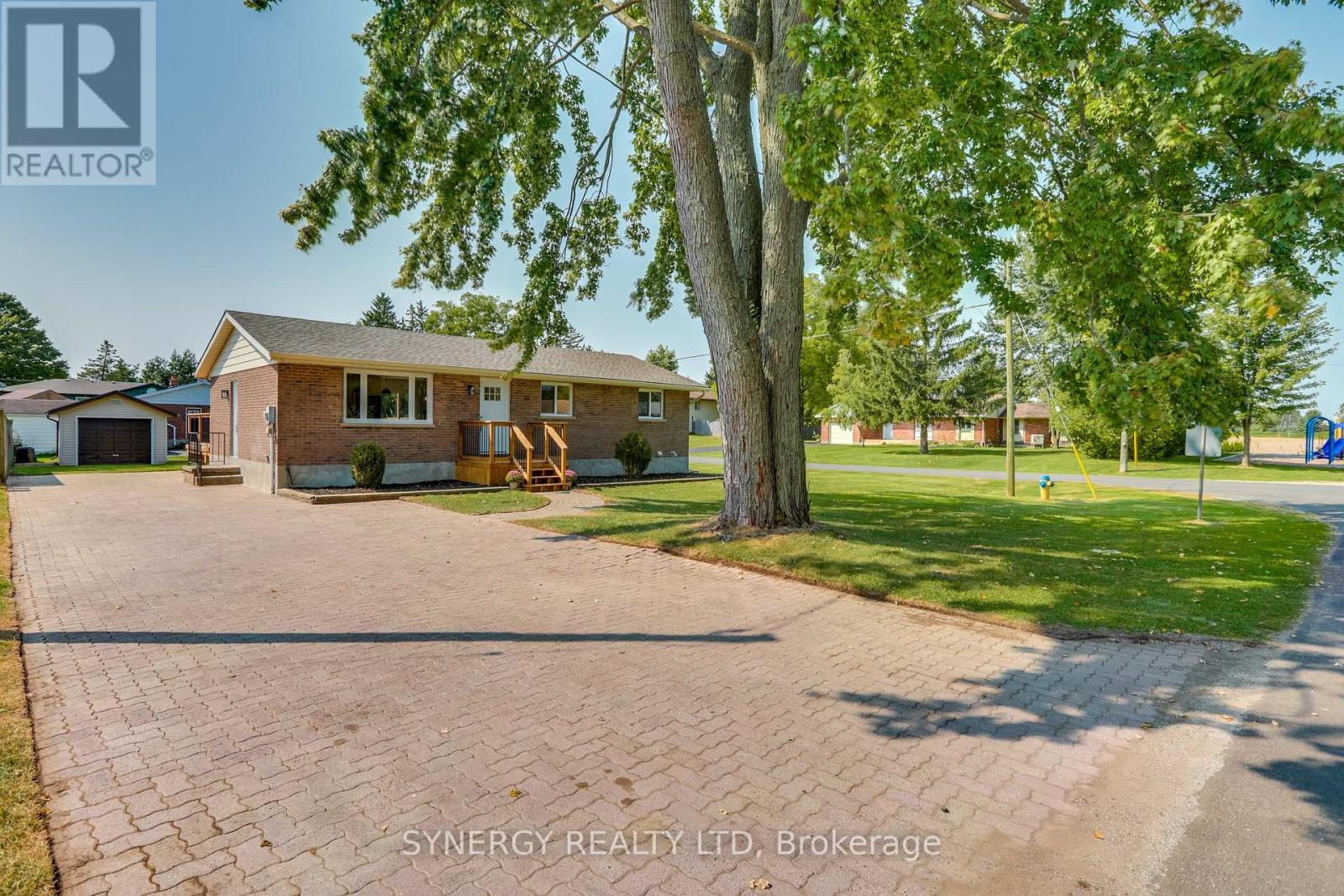 32 CLARK STREET, Strathroy-Caradoc (Melbourne)