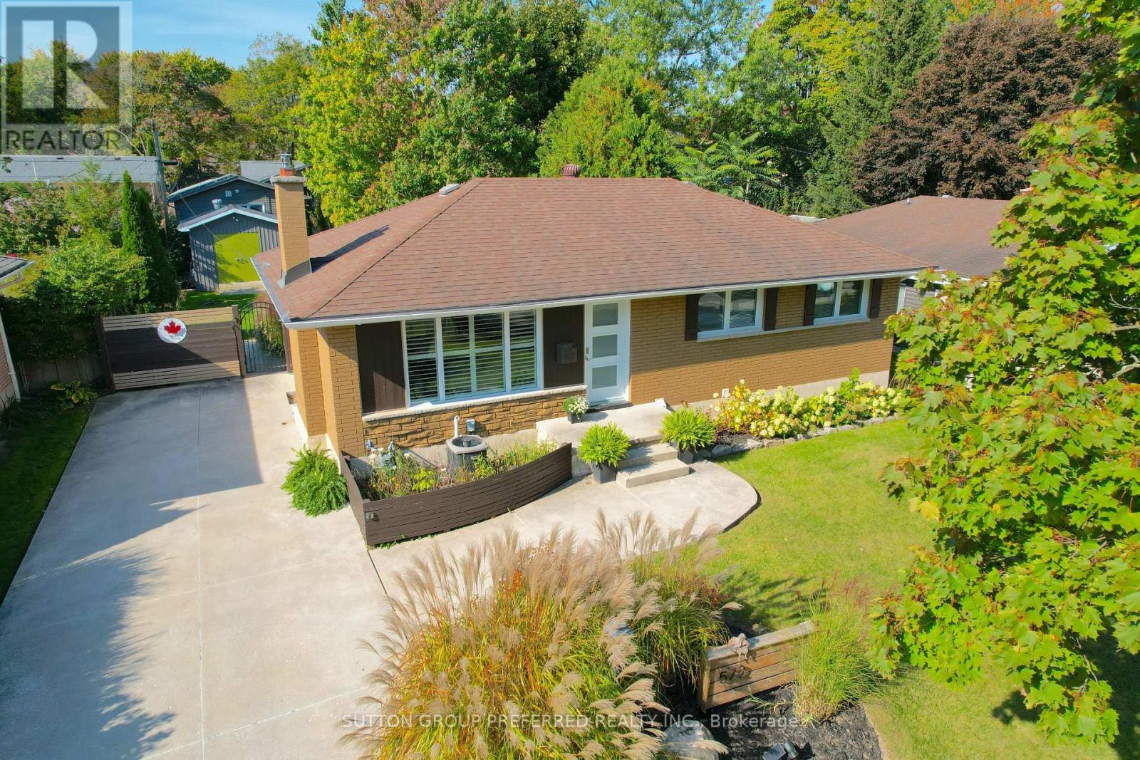 572 RIDGEWOOD CRESCENT, London