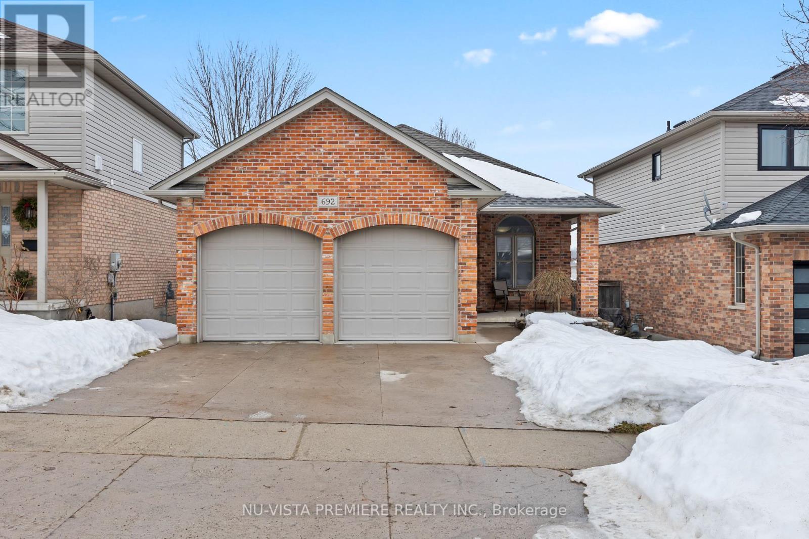 692 CLEARWATER CRESCENT, London