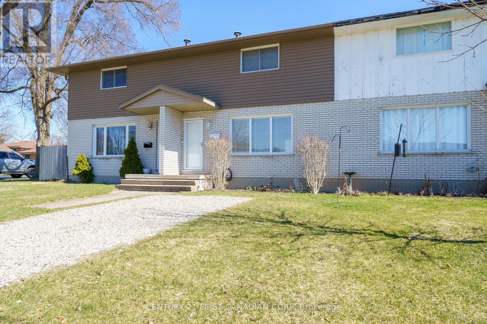 215 BEATTIE STREET, Strathroy-Caradoc (SW)