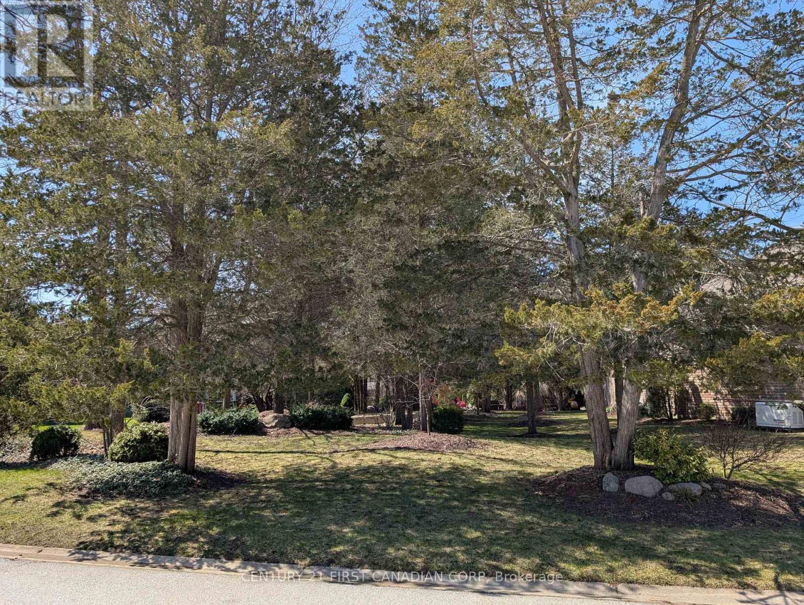 10137 MERRYWOOD DRIVE, Lambton Shores (Grand Bend)