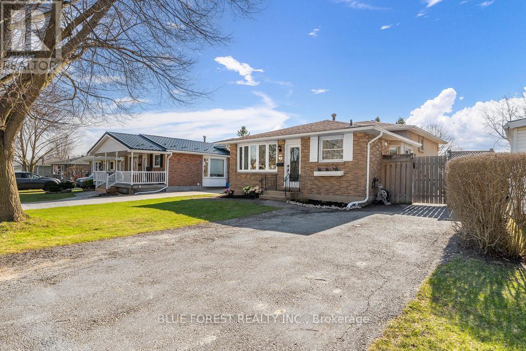 3 UPCOTT CRESCENT, London South (South Y)