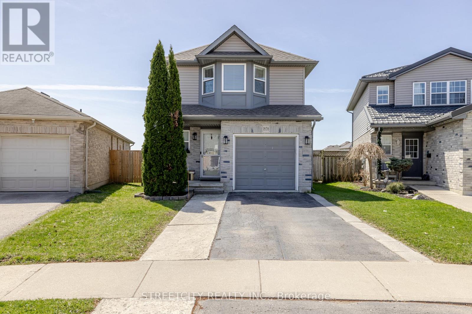 1858 BLOOM CRESCENT, London North (North C)