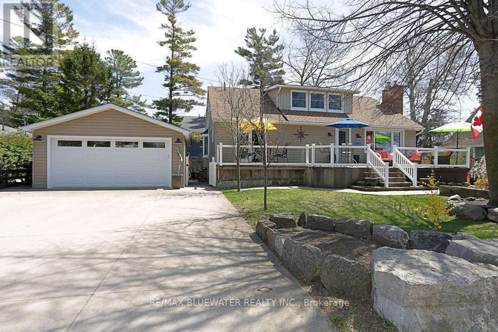 46 HILL STREET, Lambton Shores (Grand Bend)