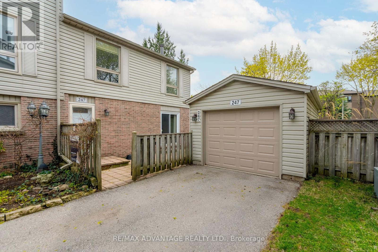 247 EVERGLADE CRESCENT, London North (North P)