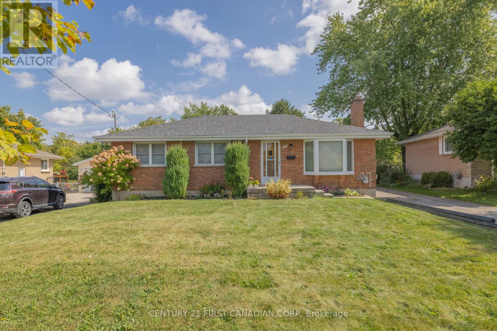 460 BEACHWOOD AVENUE, London South (South D)