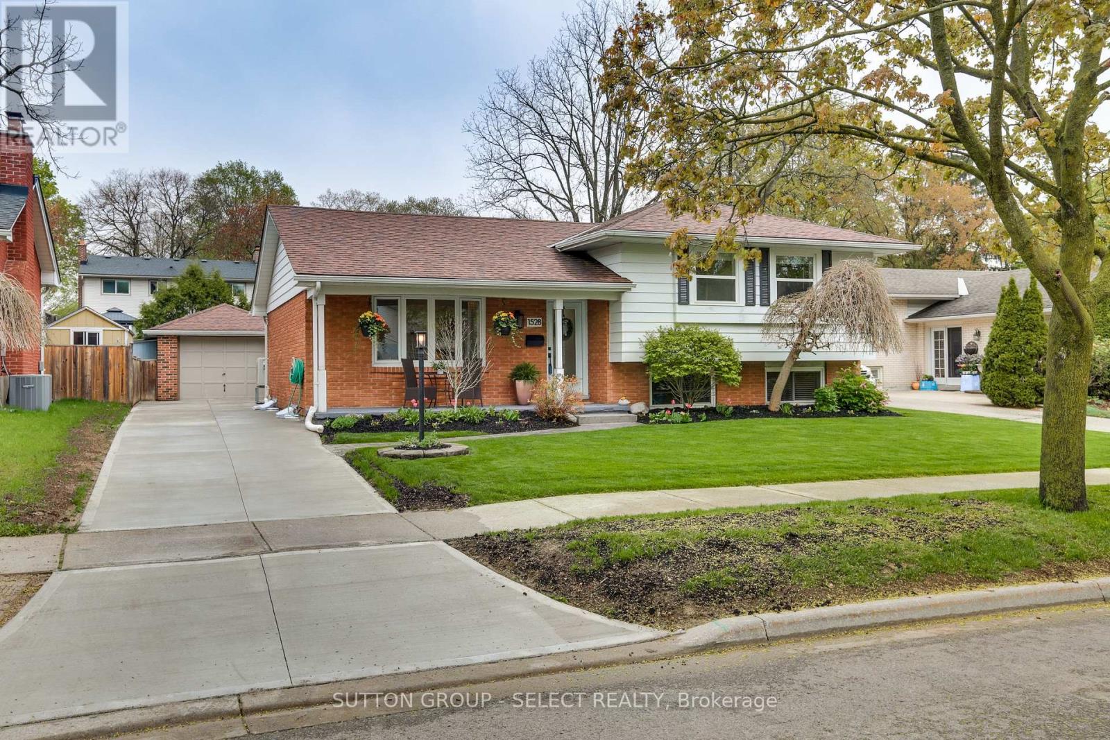 1528 GLENORA DRIVE, London North (North H)