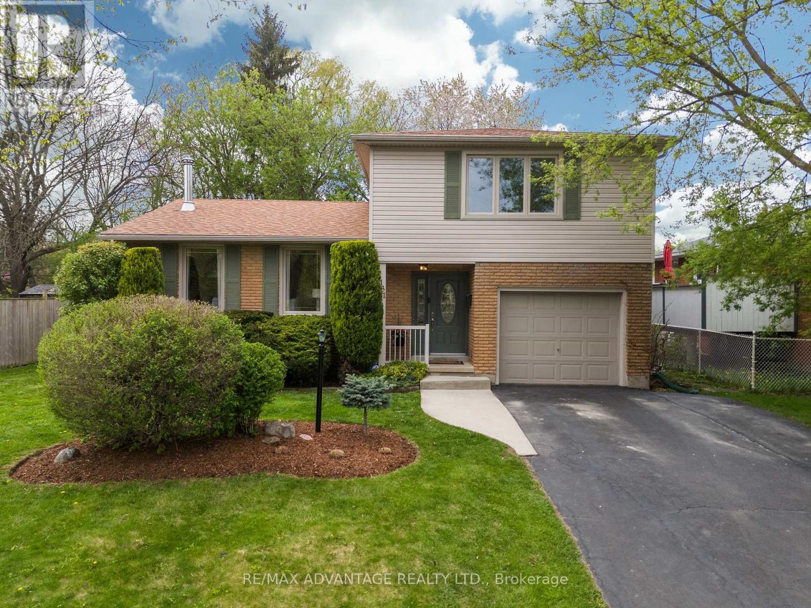 131 SCOTCHPINE CRESCENT, London North (North F)