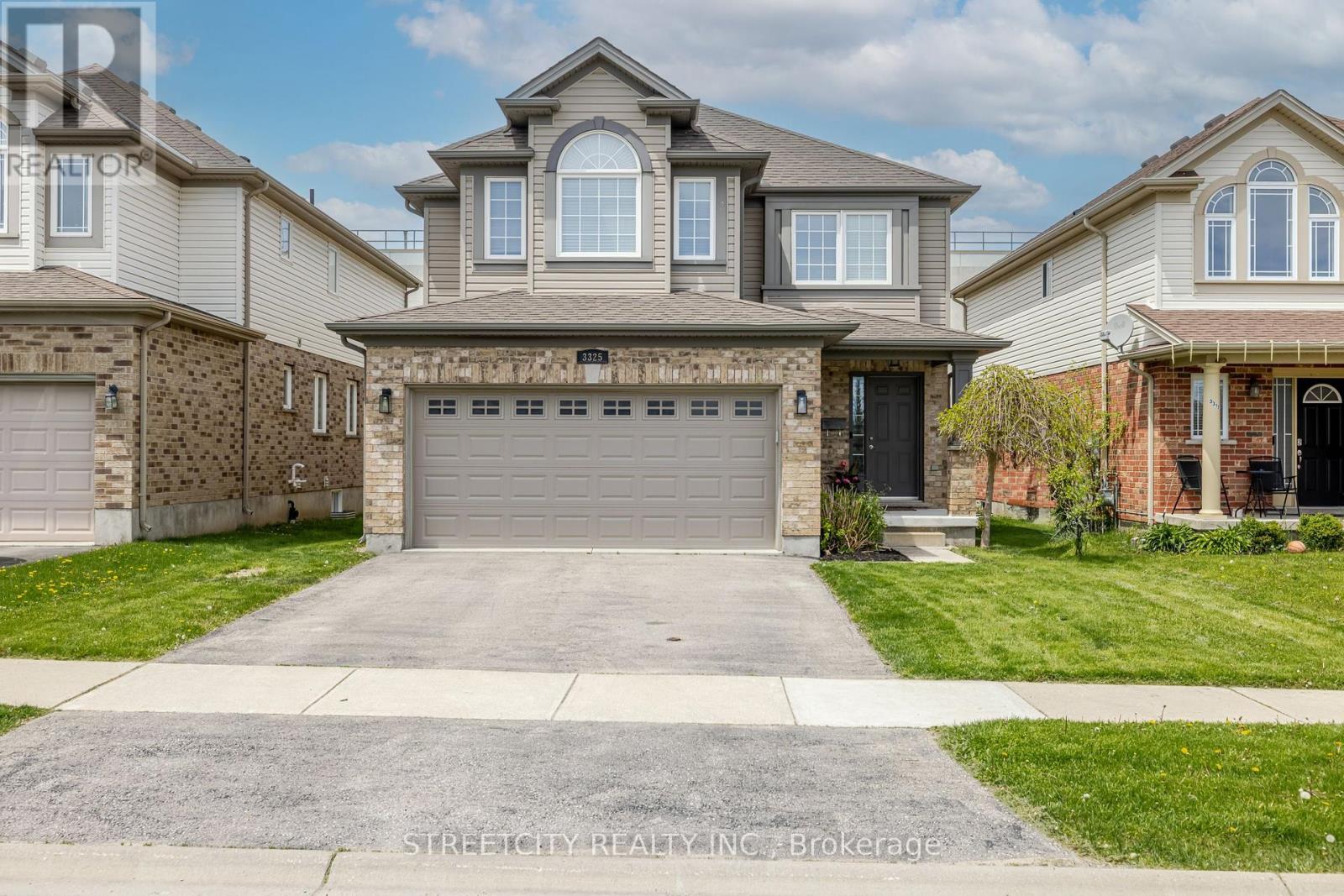3325 EMILYCARR LANE, London South (South W)