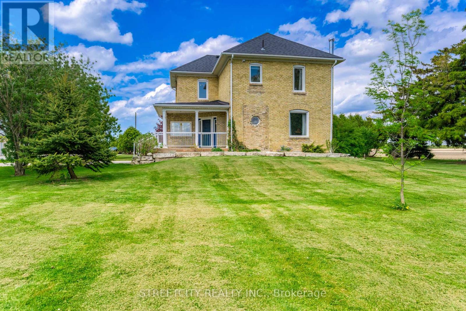 5458 DOUGLAS LINE, Plympton-Wyoming (Plympton Wyoming)