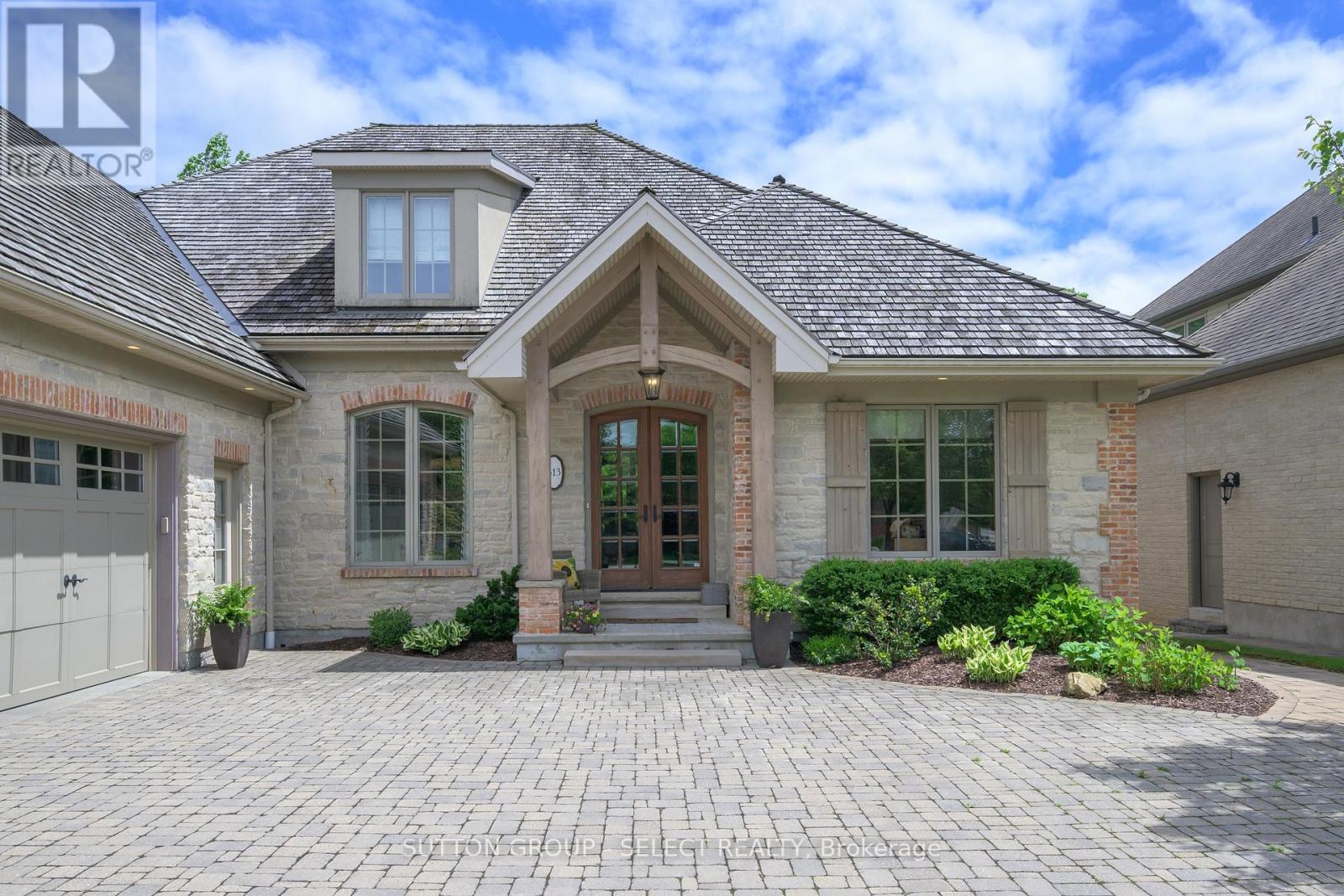 613 EAGLETRACE DRIVE, London North (North R)