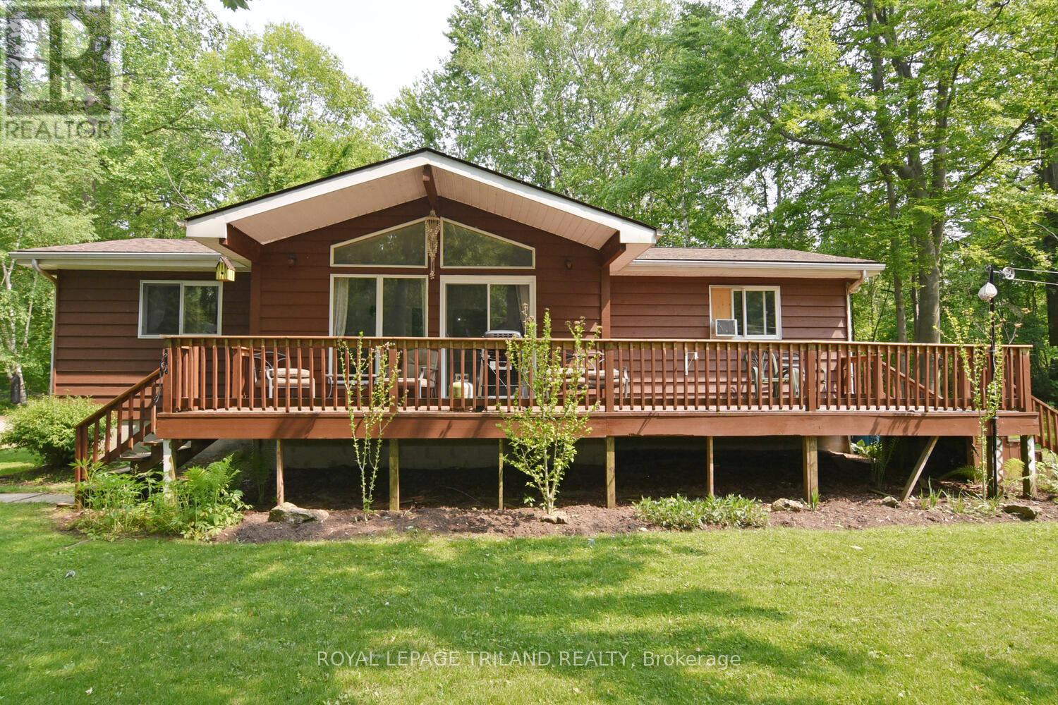 9898 PHOEBE LANE, Lambton Shores (Kettle Point)