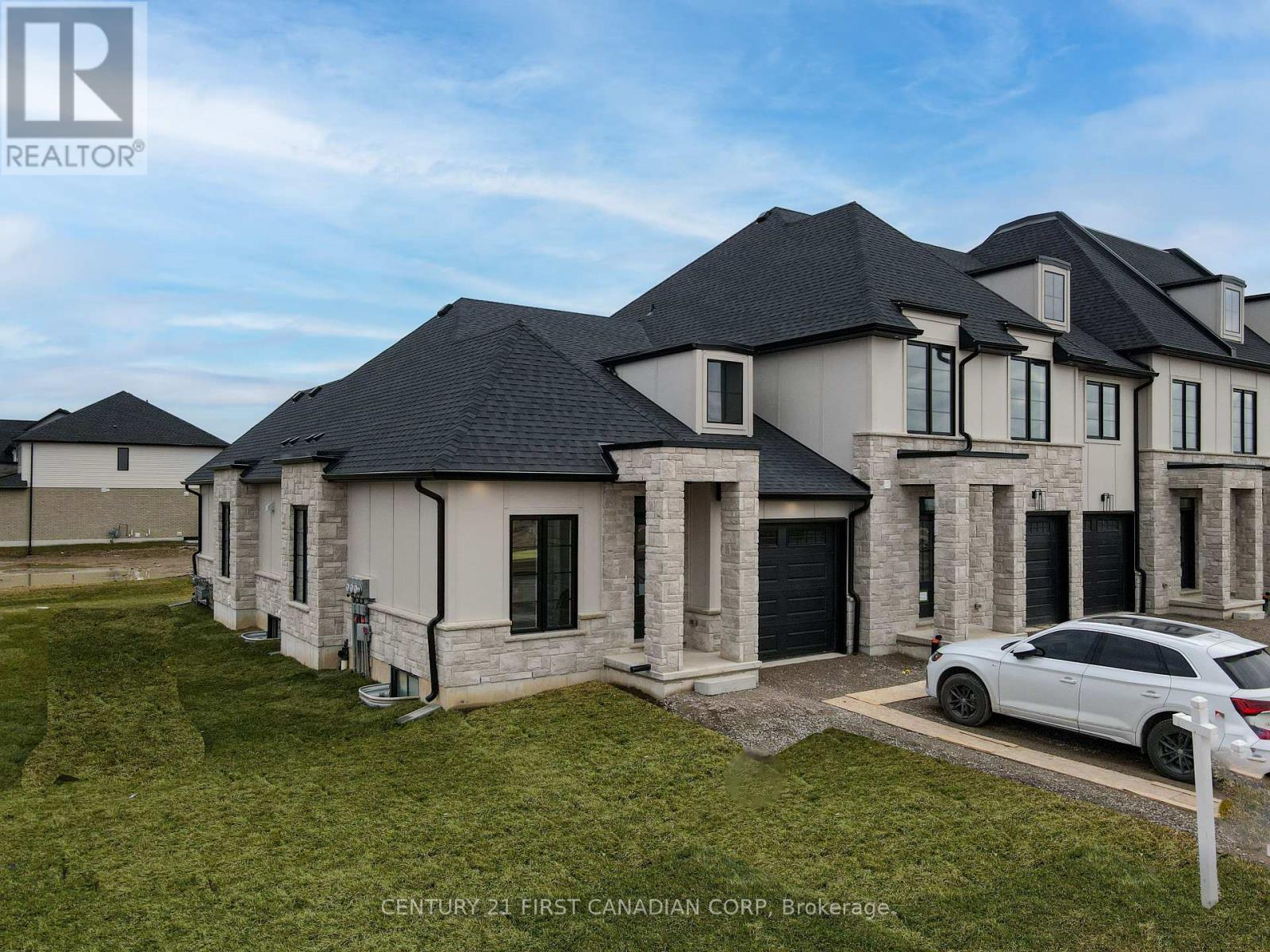 6694 HAYWARD DRIVE, London South (South V)