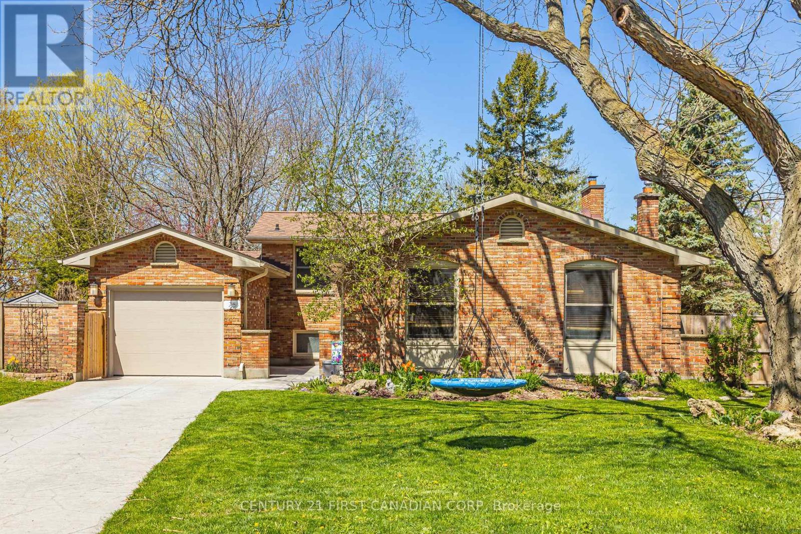 24 GATINEAU CRESCENT, London South (South K)