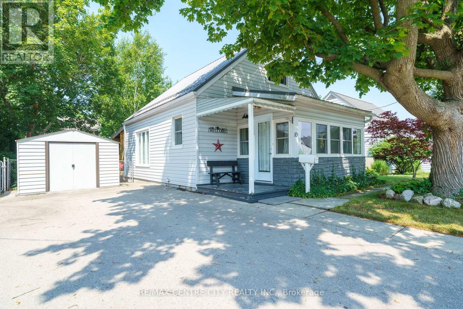 10 PARKSIDE DRIVE, St. Thomas